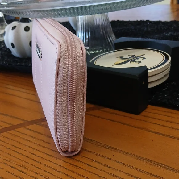 Mercedes-Benz Parfum Pink  Wallet - Picture 4 of 8